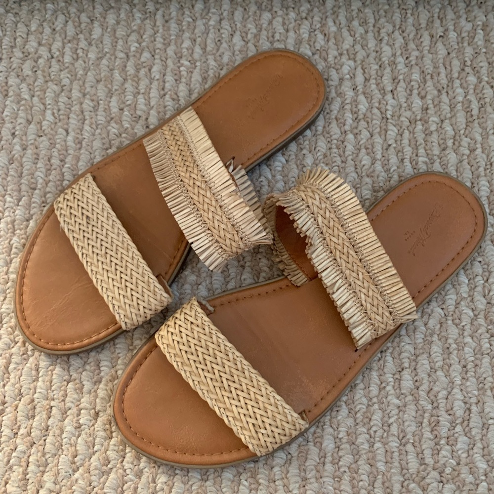 Universal Thread Sandals - Picture 2 of 10